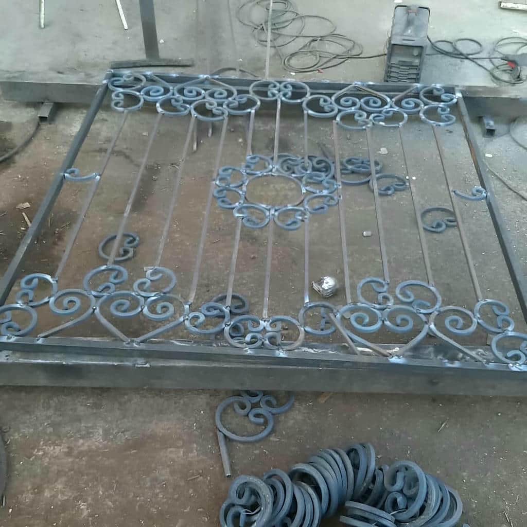 نصب حفاظ پنجره دوجداره ضد سرقت با قاب آهنی در یزد