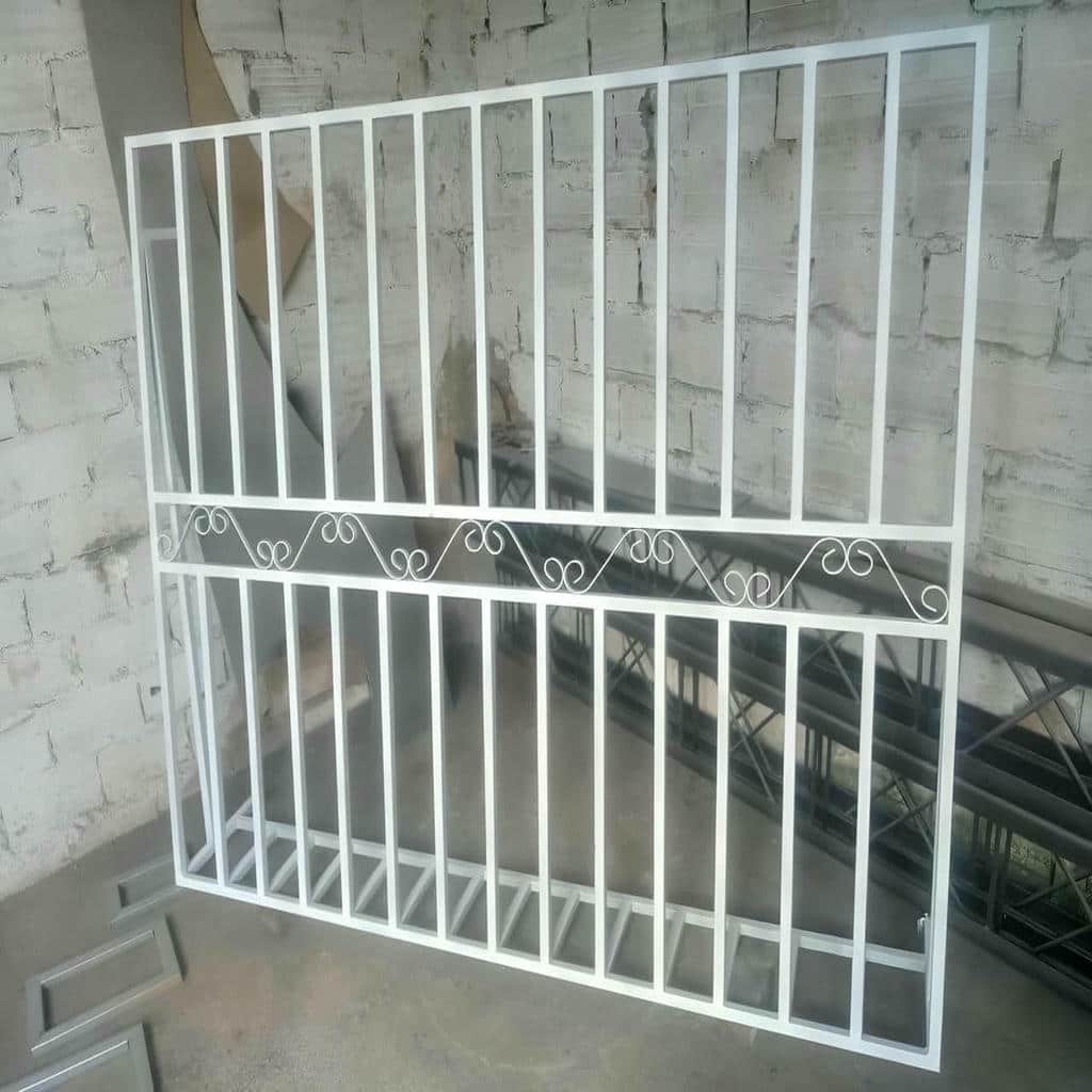 حفاظ پنجره شیک قاب دار با طرح هندسی در یزد حفاظ پنجره شیک قاب دار با طرح هندسی در یزد