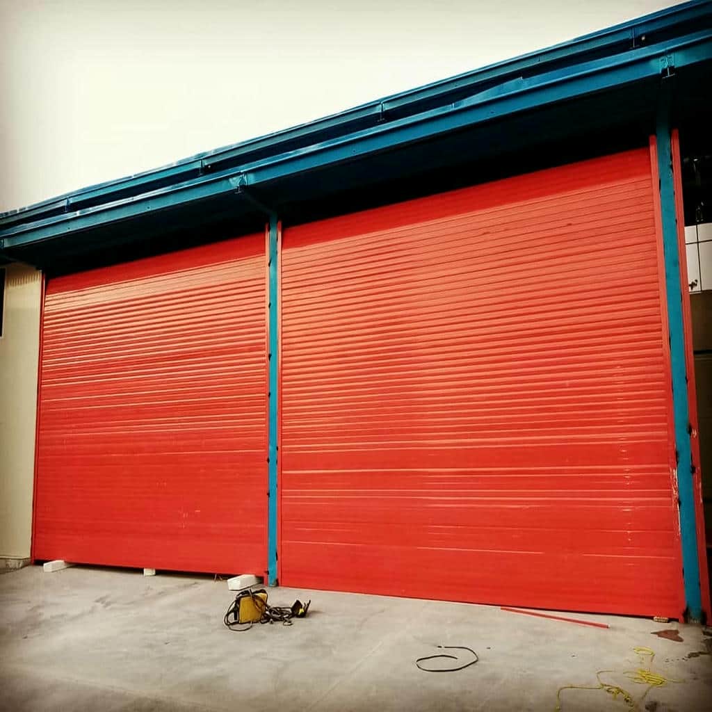 نصب درب کرکره ای پارکینگ اتوماتیک با ریل مناسب در یزد نصب درب کرکره ای پارکینگ اتوماتیک با ریل مناسب در یزد