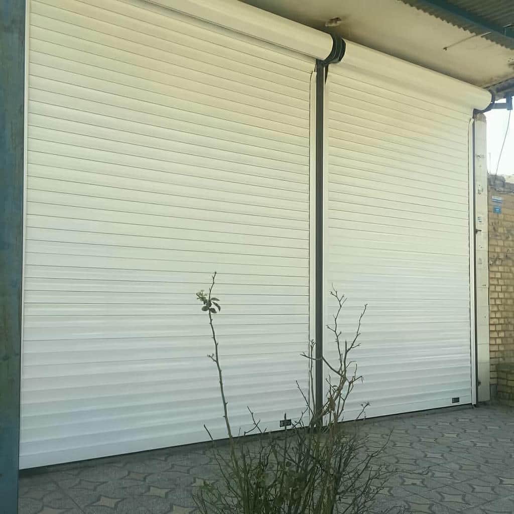 تعمیر کرکره برقی رنگی نمای فروشگاه و بررسی ساییدگی در یزد