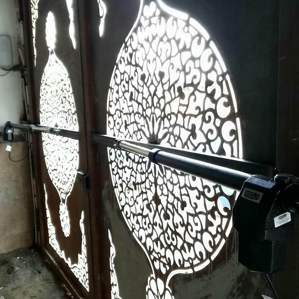 اجرای جک درب پارکینگ هیدرولیک صنعتی با تنظیم مدار در یزد