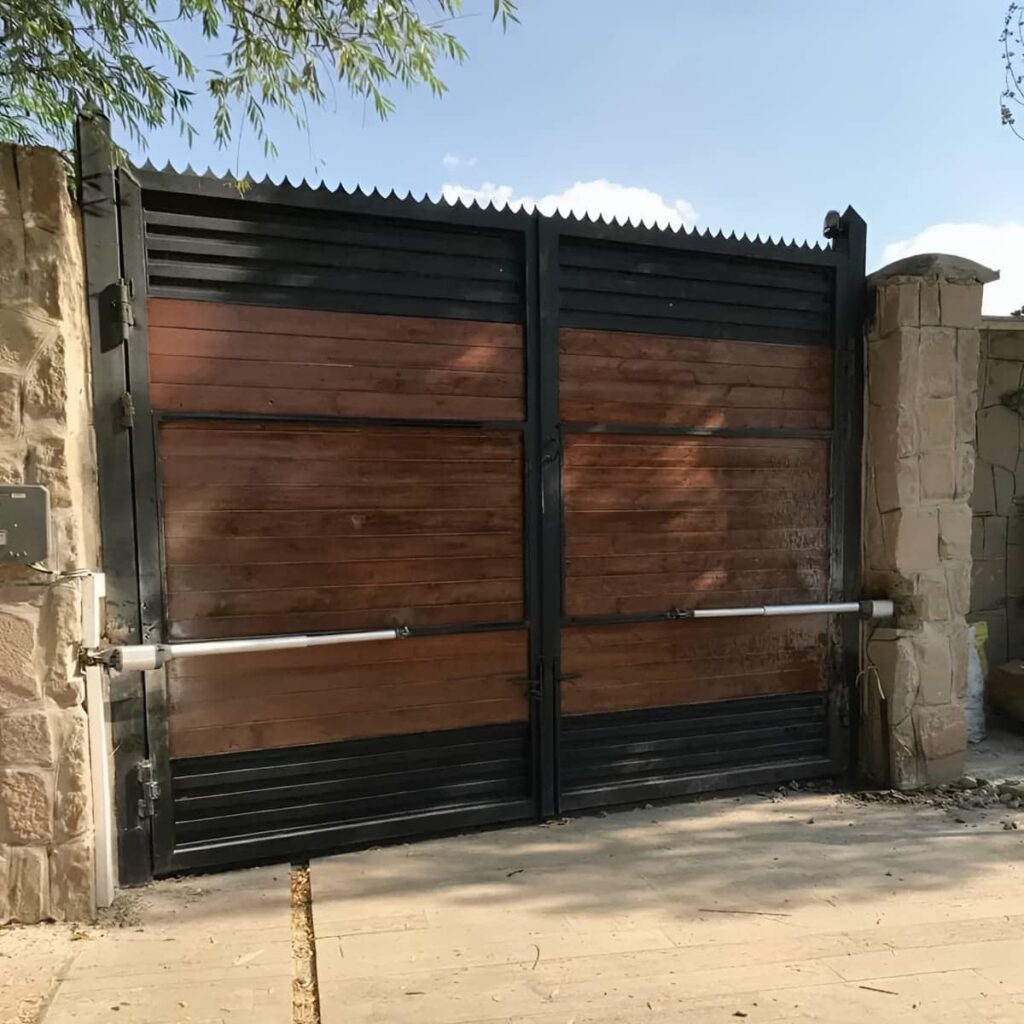 قیمت درب اتوماتیک ریلی حیاط براساس مشخصات سفارش در یزد