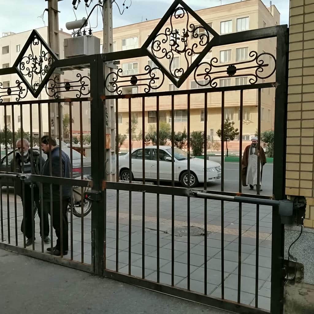 جک درب پارکینگ ایرانی بازویی مناسب خانه و ویلا در یزد