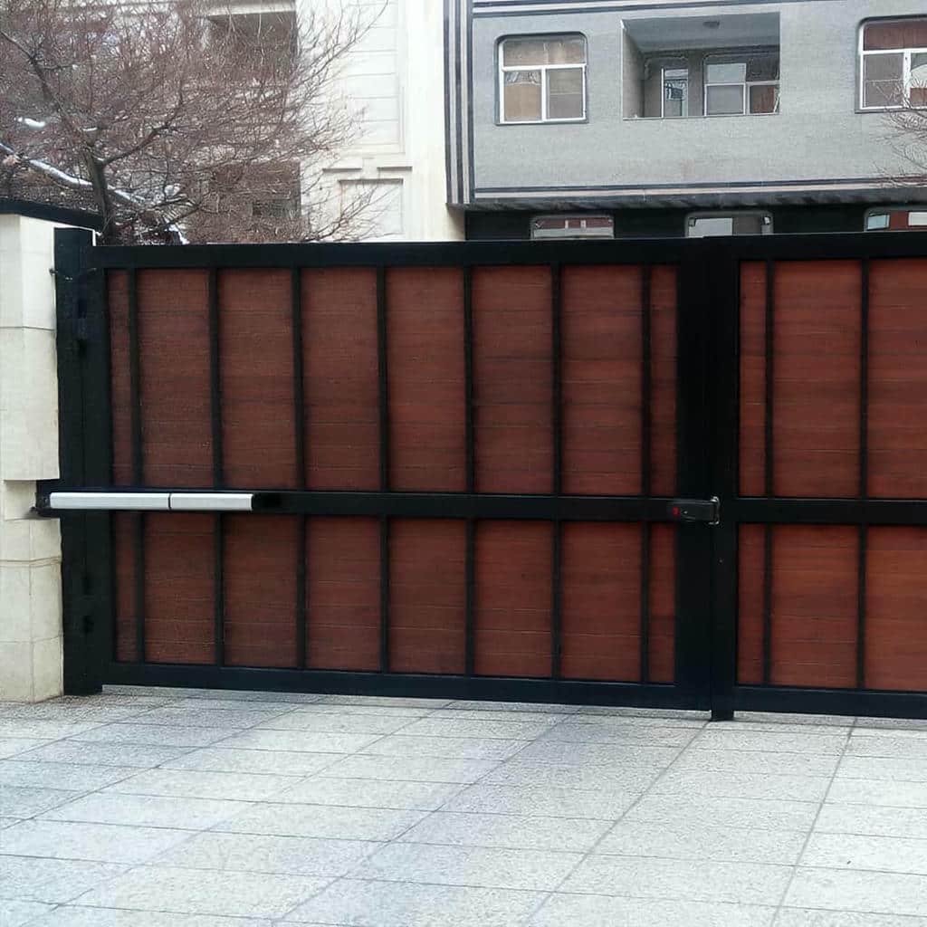 نصب جک درب حیاط شاسی دار روی درب فلزی سنگین در یزد