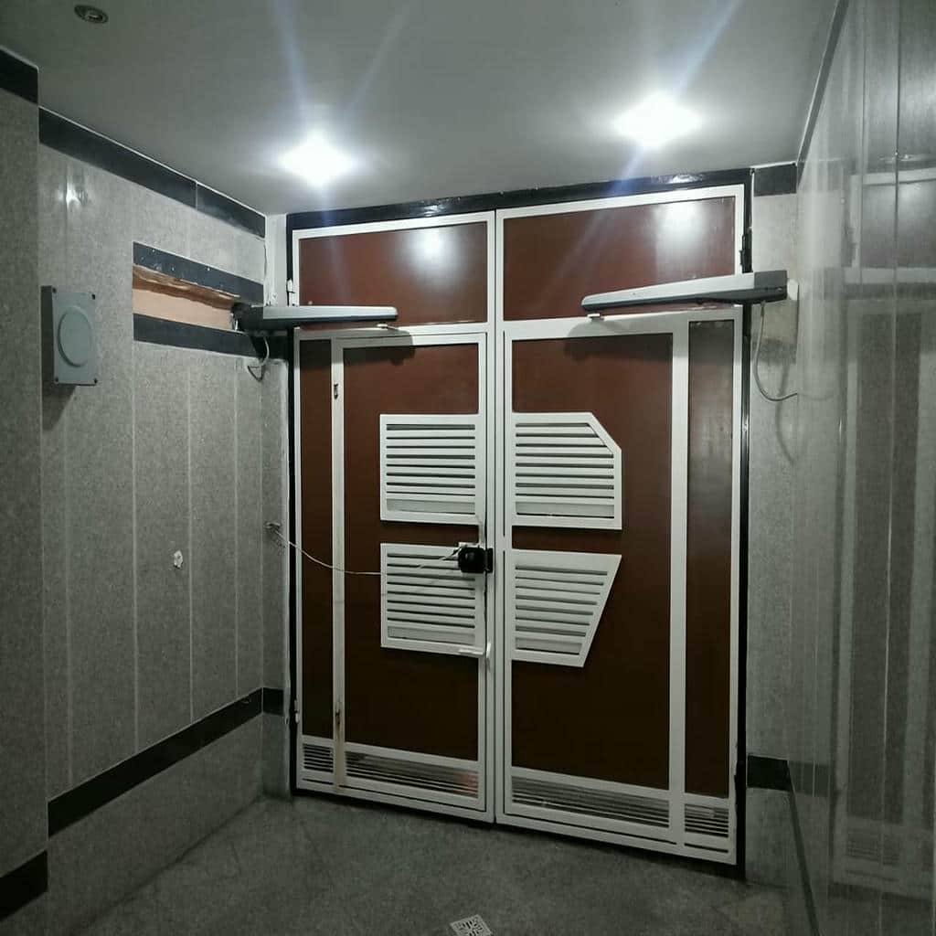 خرید درب برقی پارکینگ ریلی متناسب با فضای جانبی در یزد خرید درب برقی پارکینگ ریلی متناسب با فضای جانبی در یزد