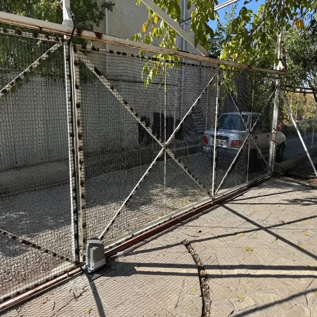 نصب موتور جک پارکینگی بازویی با پایه مقاوم در یزد نصب موتور جک پارکینگی بازویی با پایه مقاوم در یزد
