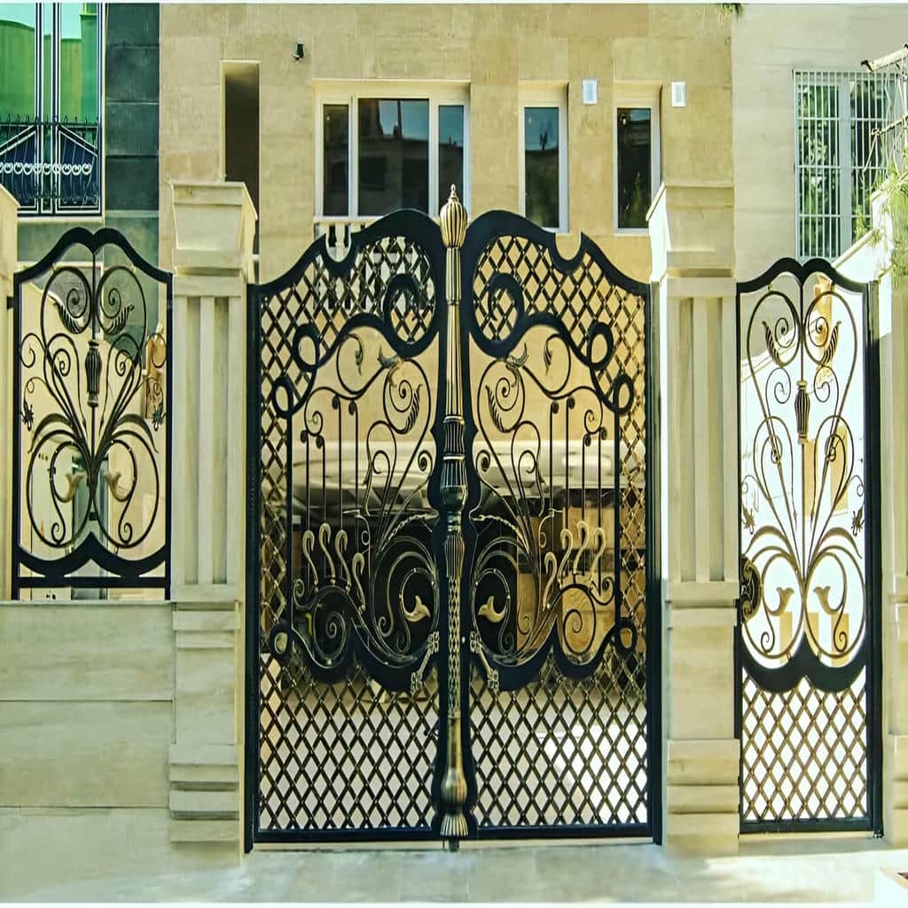 اجرای درب فلزی ویلایی ورق پانچ برای حیاط در یزد