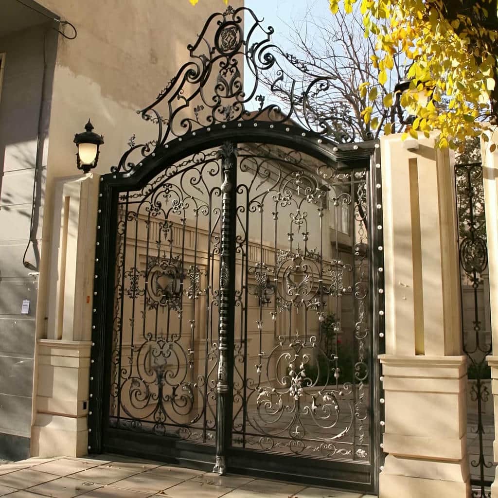 فروش درب حیاط کتیبه دار با مدل قوسی در یزد