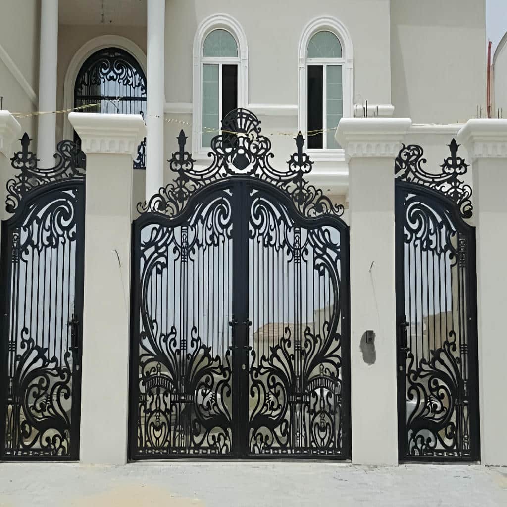 نصب درب پارکینگ مینیمال خطی مدرن در یزد
