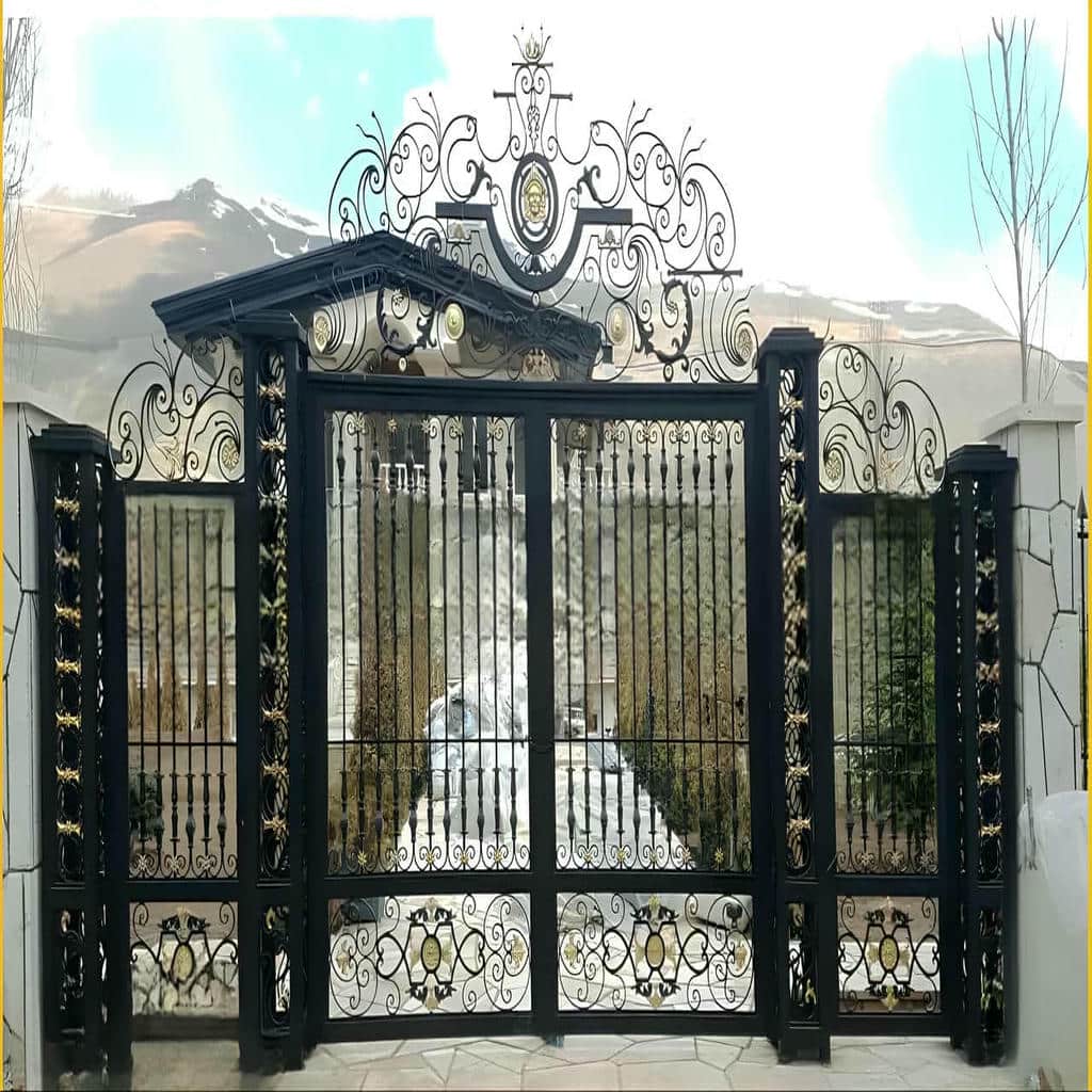 نصب درب پارکینگ مدرن پنل مشبک برای حیاط در یزد