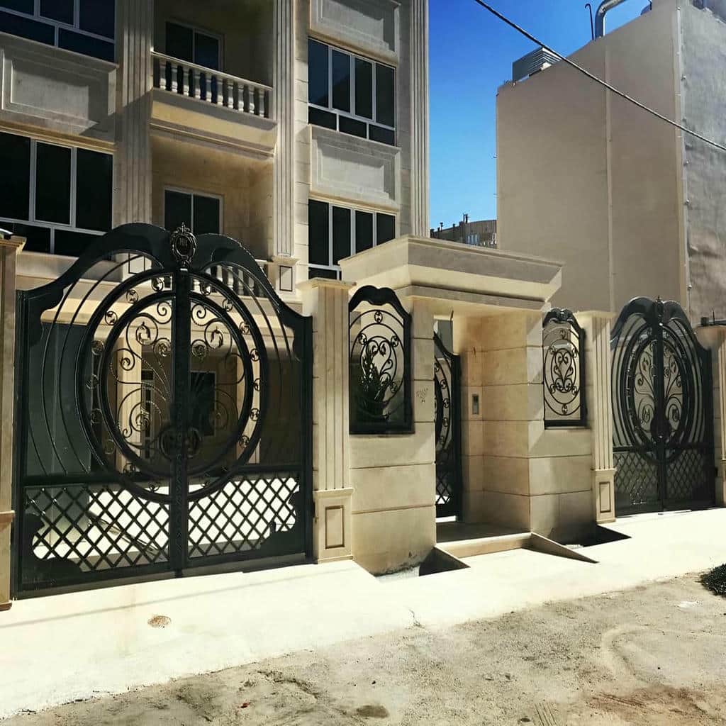 ساخت درب پارکینگ فلزی دو لنگه ورق دار در یزد