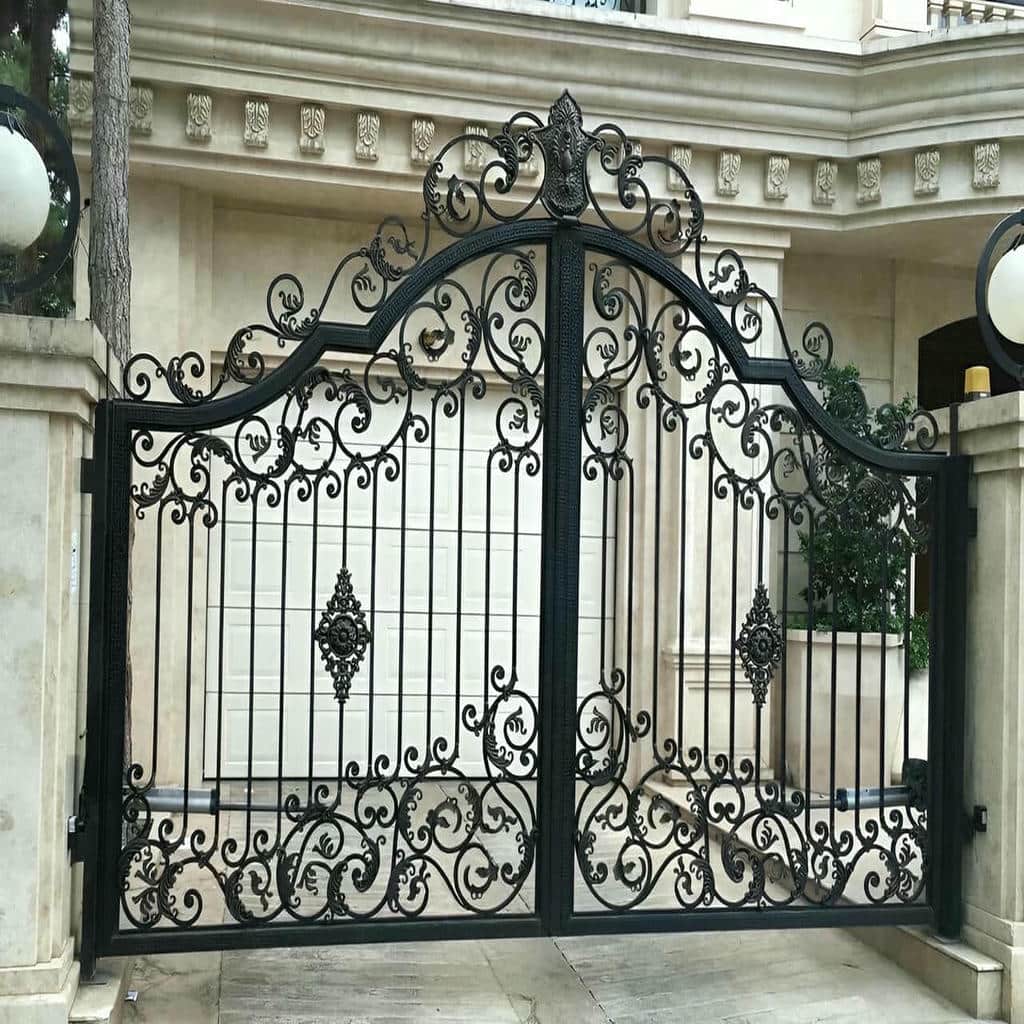سفارش درب پارکینگ شاسی فلزی تقویت‌شده دو لنگه در یزد