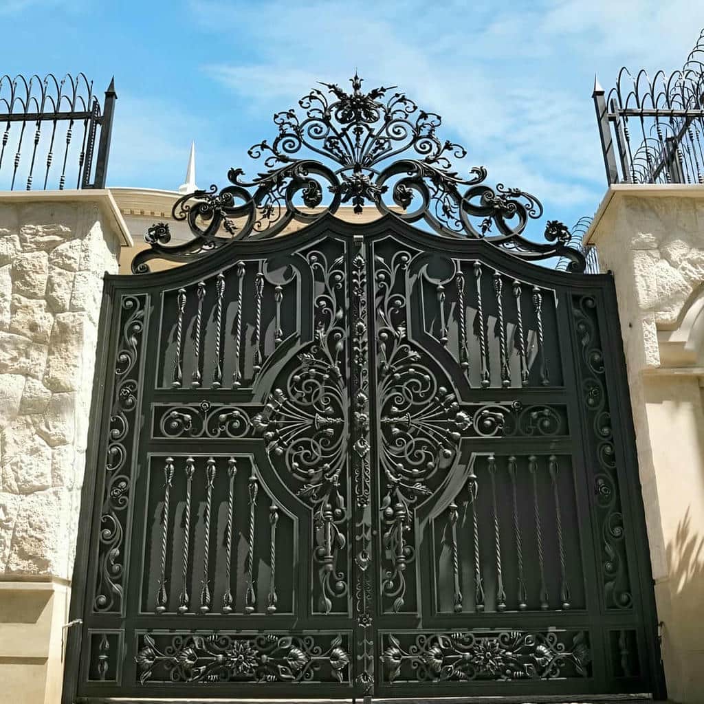 نصب درب پارکینگ ریلی با ریل زمینی در یزد