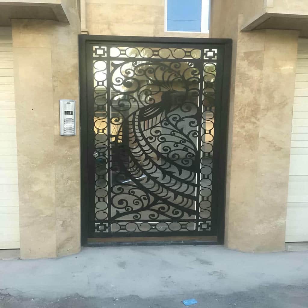خرید درب حیاط قاب فلزی با انتخاب تعداد قاب مناسب در یزد