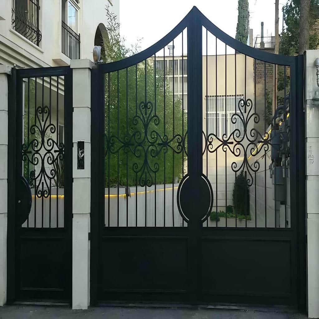 ساخت درب پارکینگ مدرن پنل مشبک متراکم در یزد