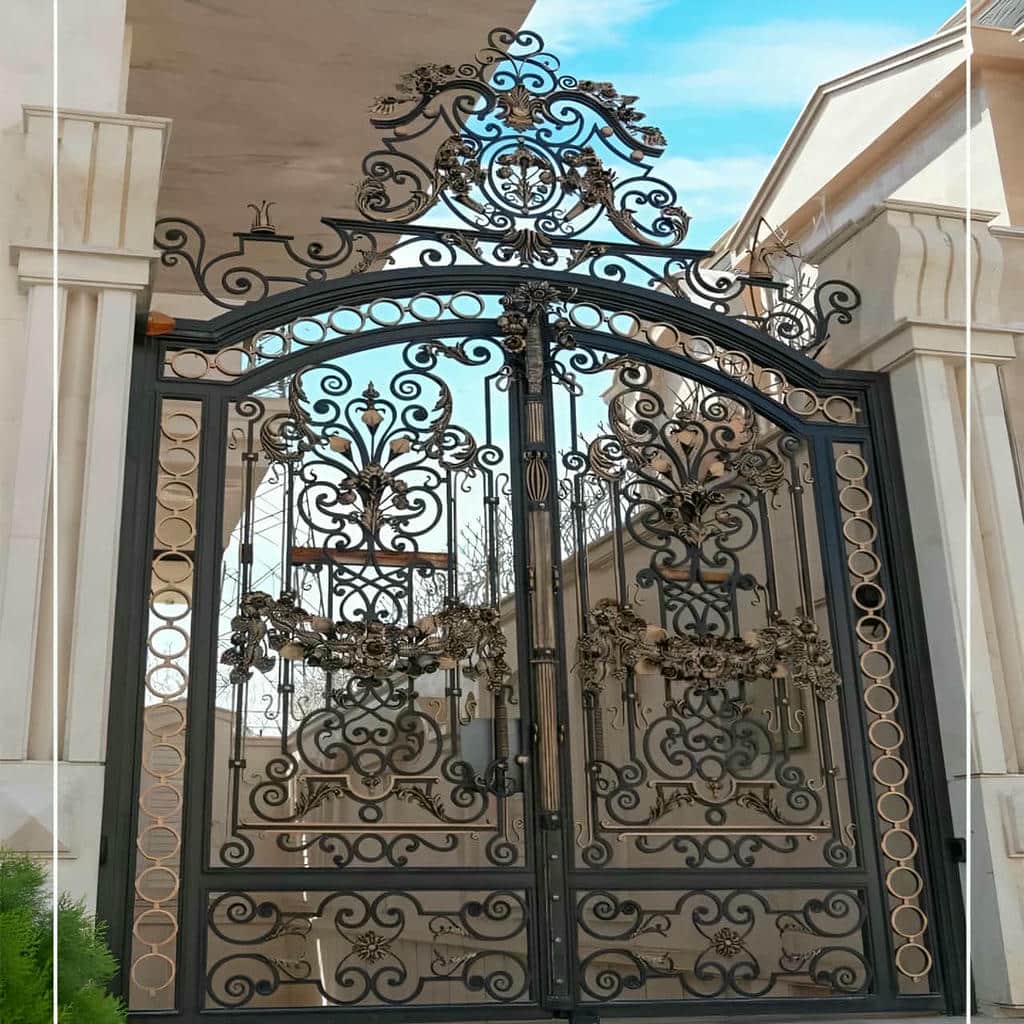 درب فلزی ویلایی کتیبه دار با پنل مشبک در یزد