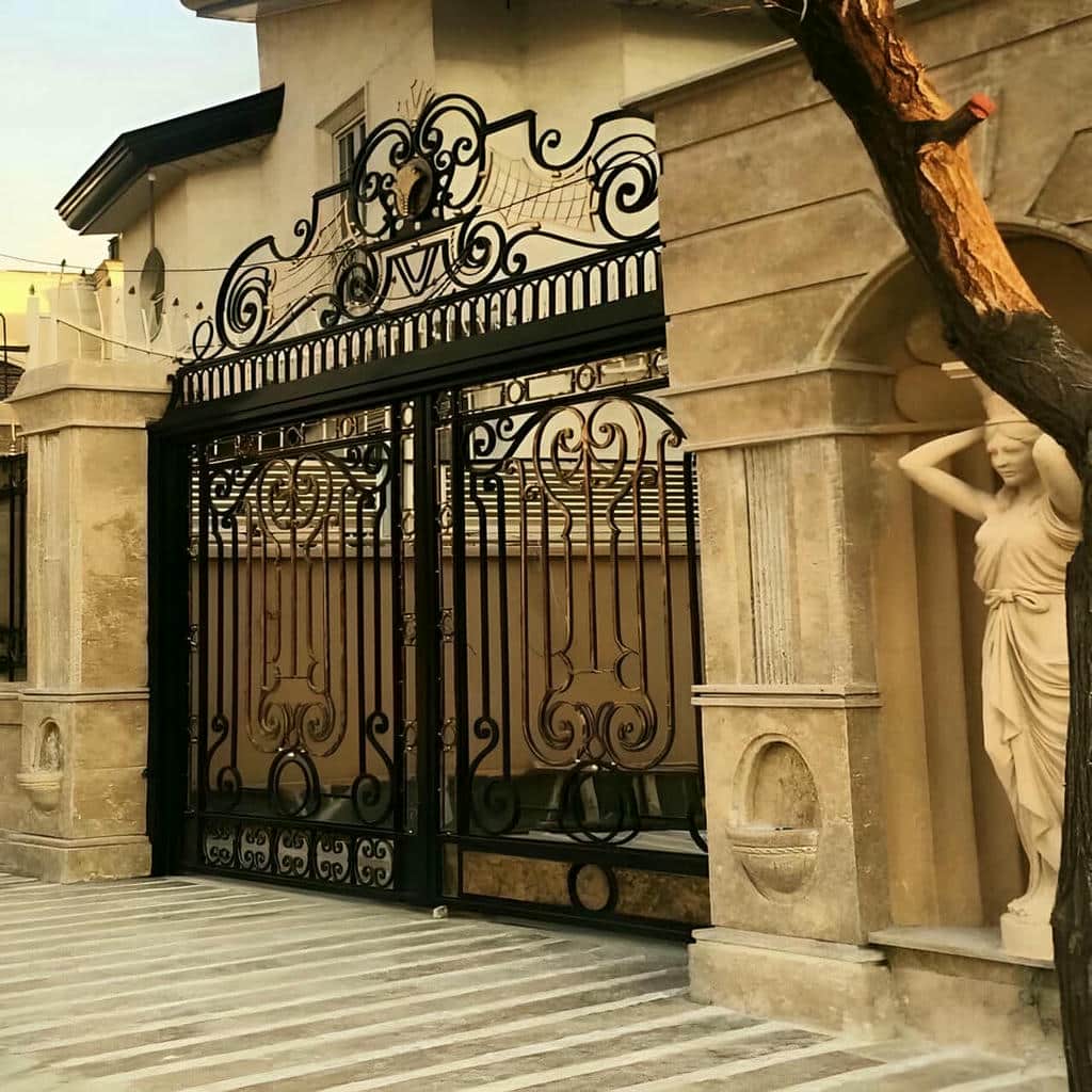 راهنمای انتخاب درب فلزی پارکینگ کلاسیک کتیبه دار در یزد راهنمای انتخاب درب فلزی پارکینگ کلاسیک کتیبه دار در یزد