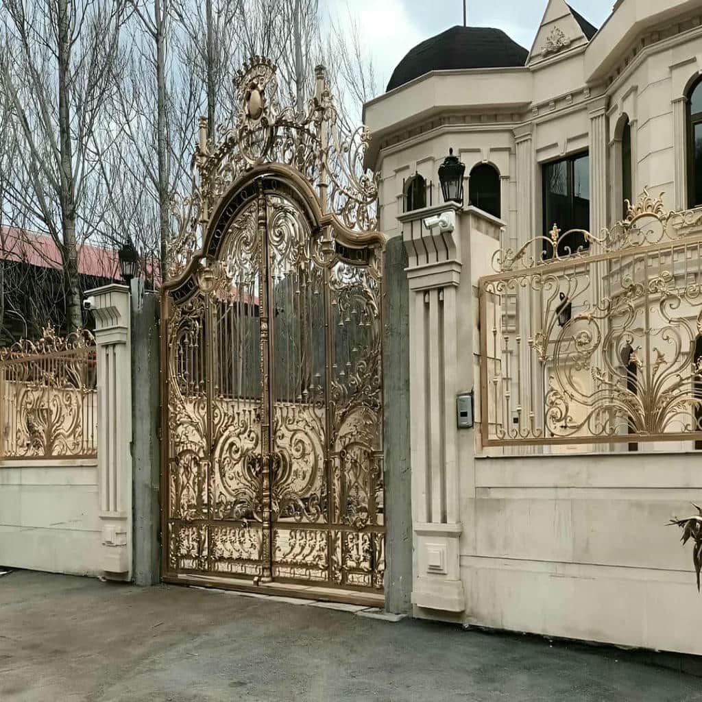 تولید درب پارکینگ لوکس کلاسیک برای ویلا در یزد