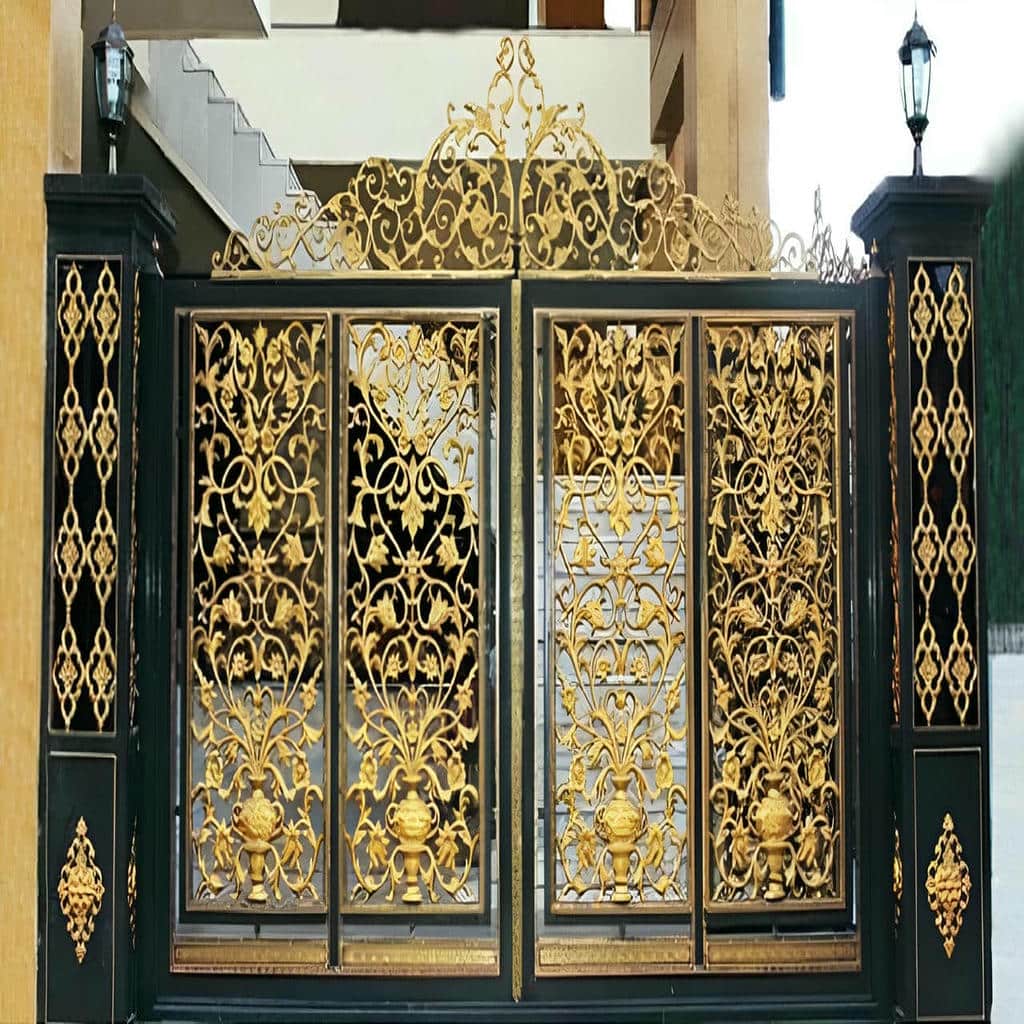 اجرای درب فلزی CNC حیاط با خطوط عمودی در یزد اجرای درب فلزی CNC حیاط با خطوط عمودی در یزد