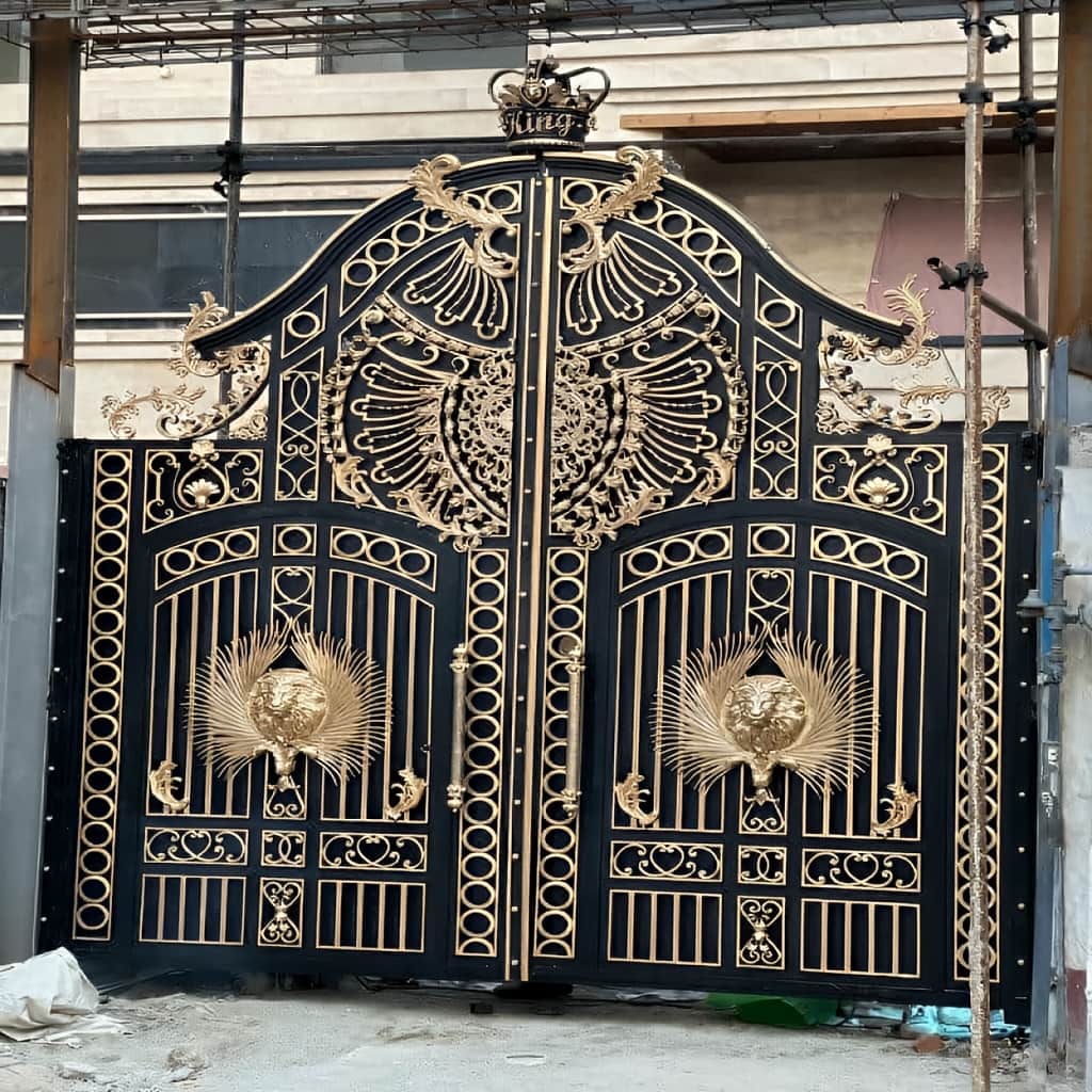 نصب درب فلزی حیاط حصاری عمودی دو لنگه در یزد