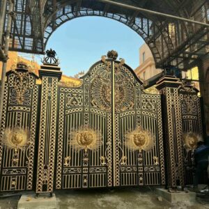 7 طرح درب پارکینگ مینیمال خطی در یزد