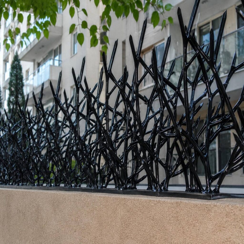 نصب حفاظ دیوار بلند ضد سرقت روی تاج دیوار در یزد