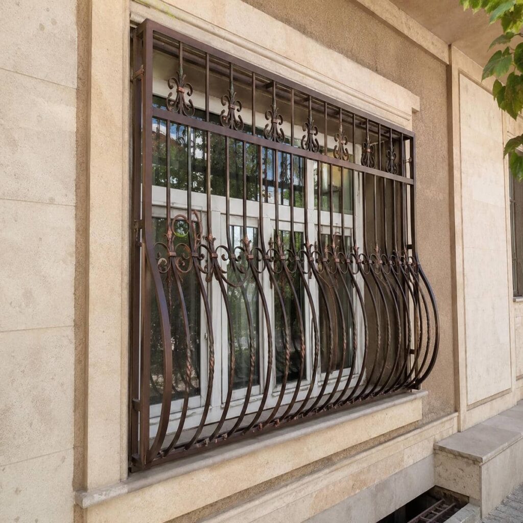 نرده پنجره فلزی شاسی دار با طرح هندسی در یزد