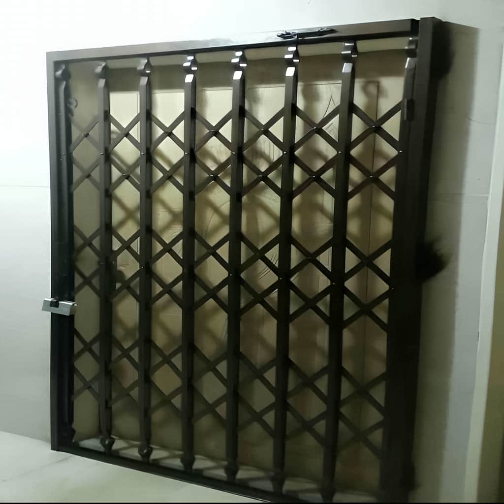 6 مدل درب آکاردئونی سه گل تسمه در یزد
