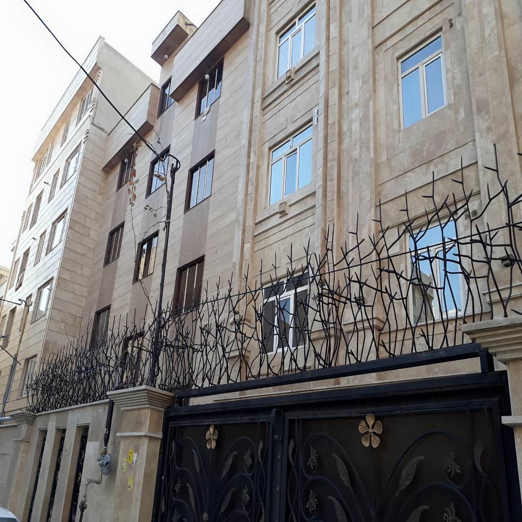 نرده حفاظ دیوار با رنگ مشکی مات