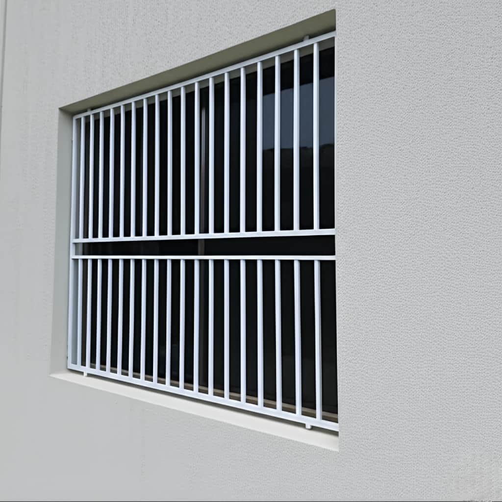 محافظ پنجره فلزی با خطوط ساده
