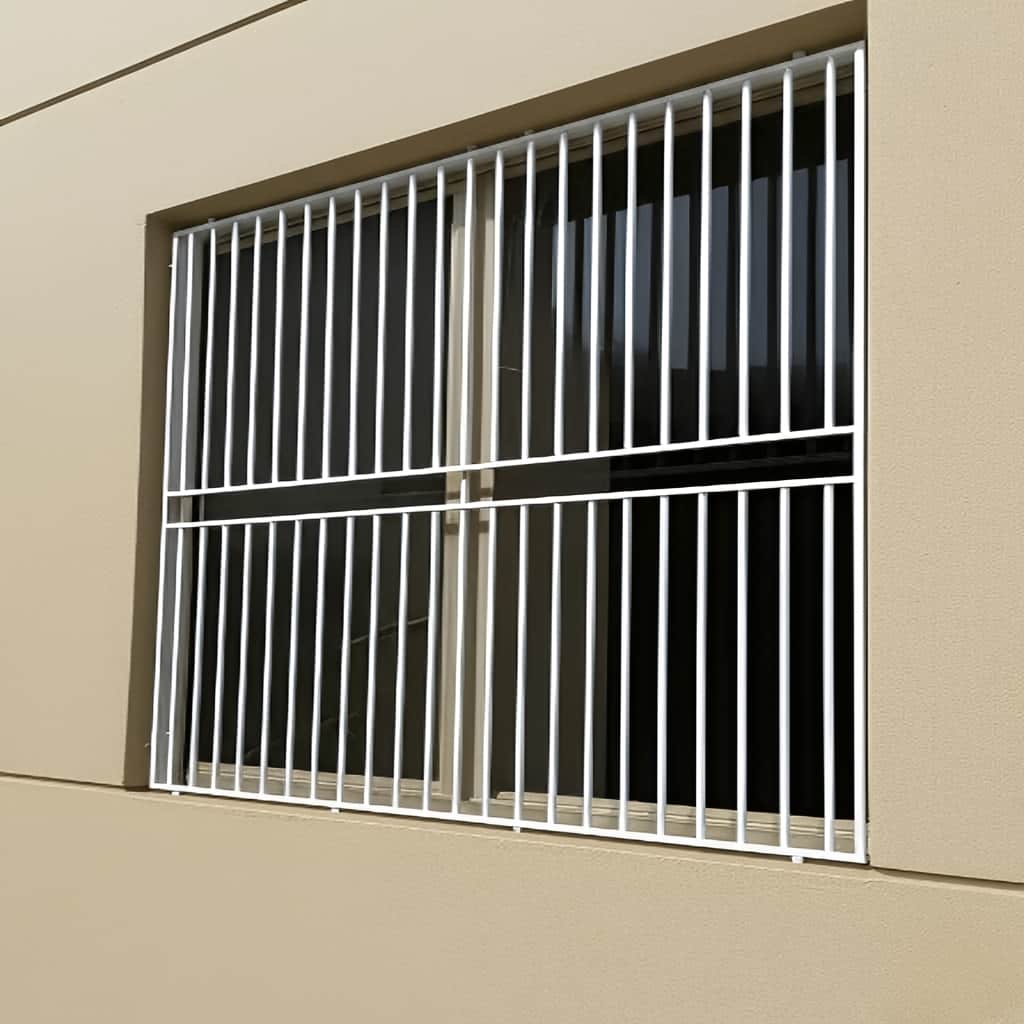 گارد ثابت فلزی با خطوط عمودی ساده