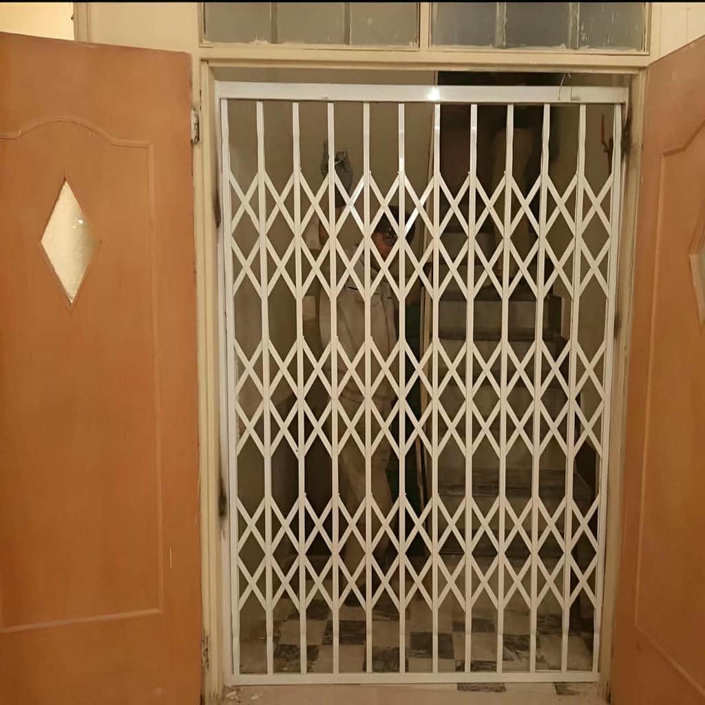 گارد آکاردئونی سفید برای باغ یزد