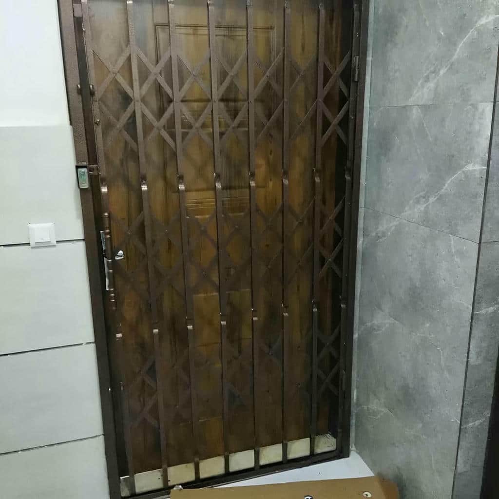 درب تاشو فلزی ورودی واحد در یزد