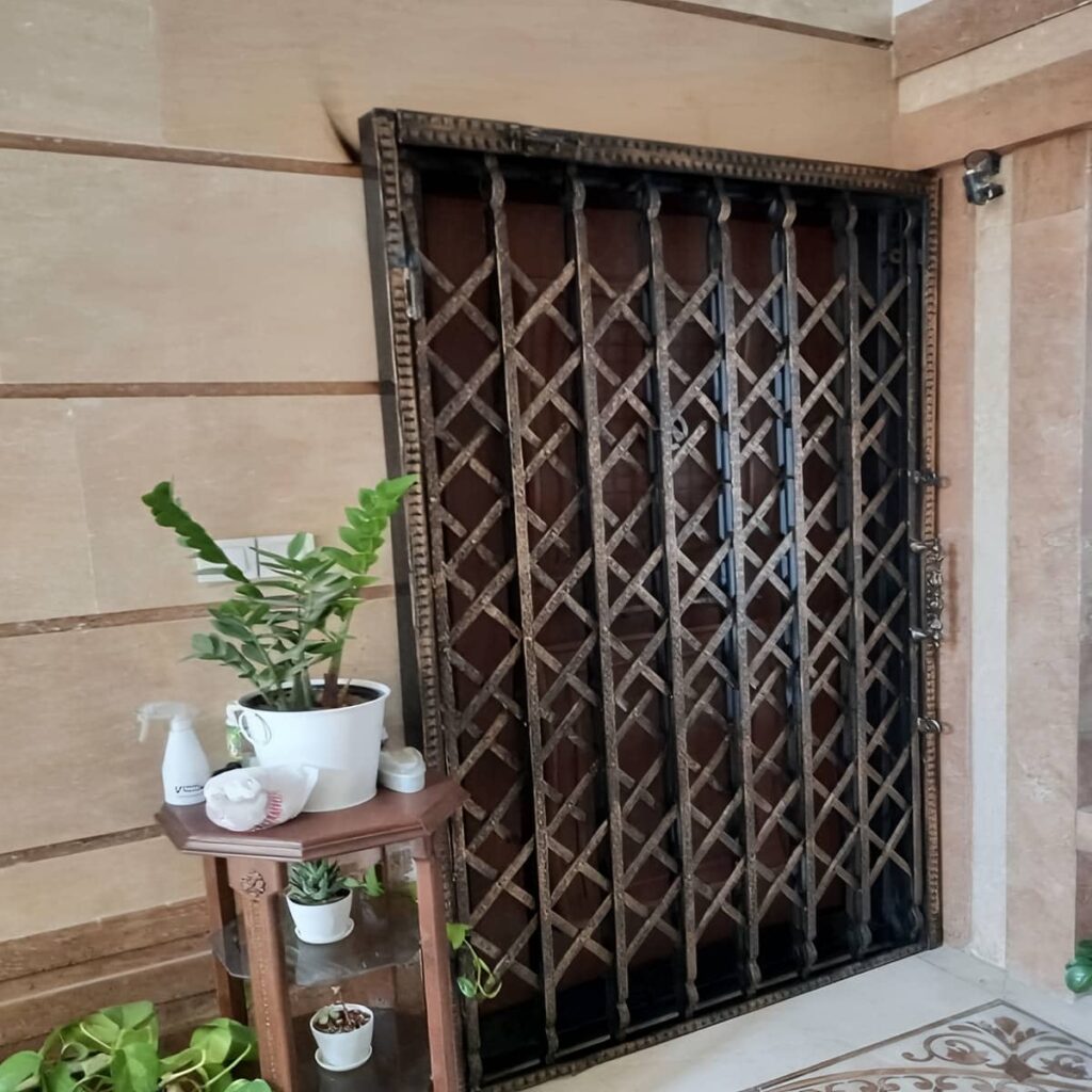 درب آکاردئونی فلزی باغ در یزد