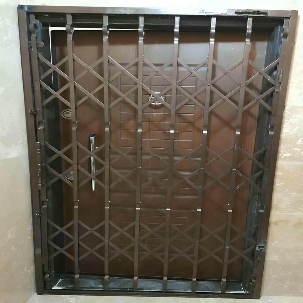 محافظ جمع شونده ورودی ساختمان در یزد