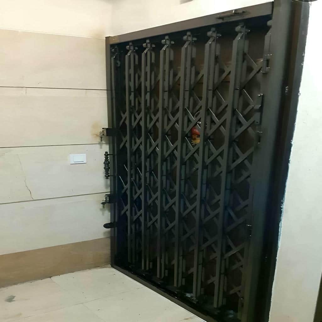 گارد درب فلزی نصب شده در یزد