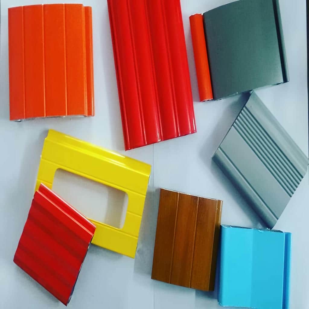 تیغه آلومینیومی با پوشش یکدست نمای نزدیک تیغه آلومینیومی با پوشش یکدست نمای نزدیک