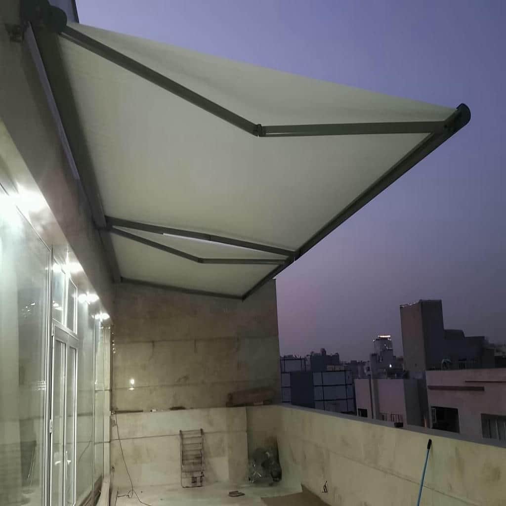 سایبان بازویی دهانه بزرگ نمای تجاری یزد