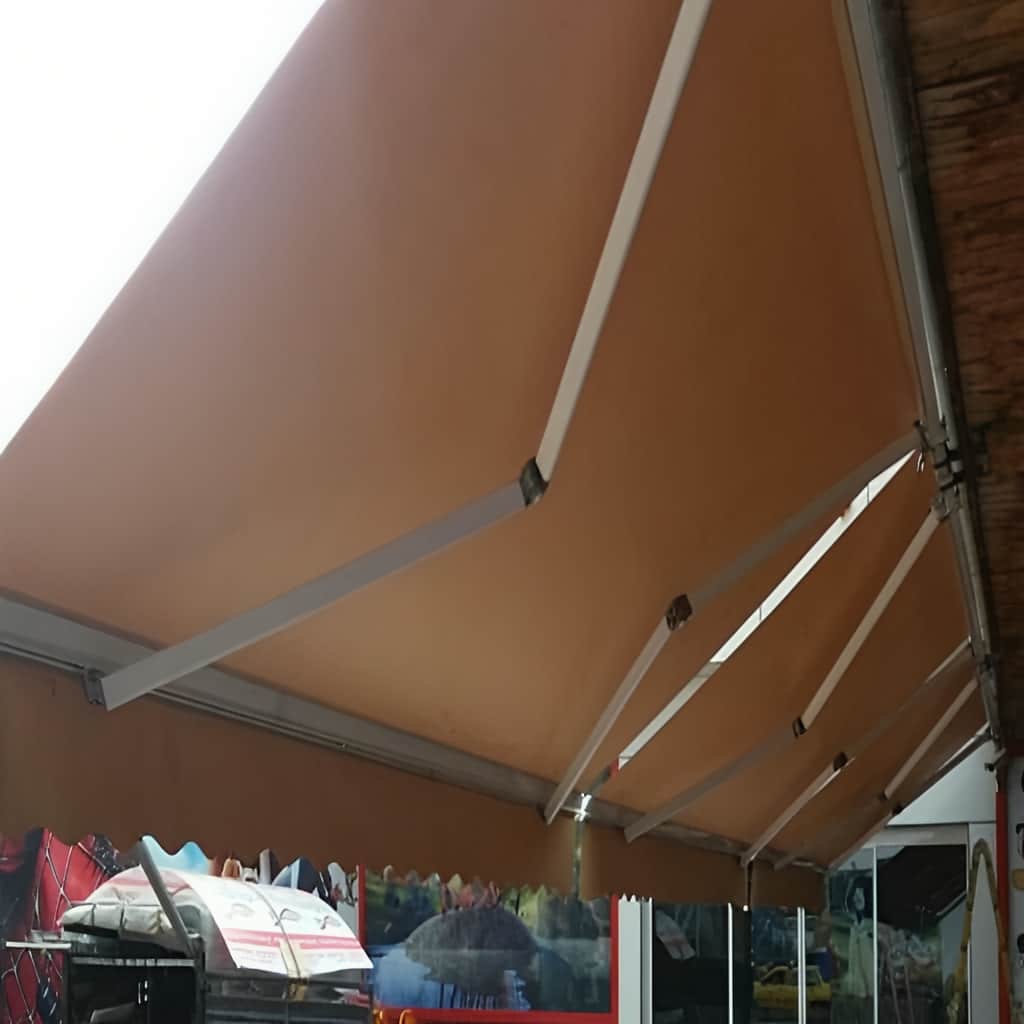 سایبان بالکن سفارشی با سازه فلزی