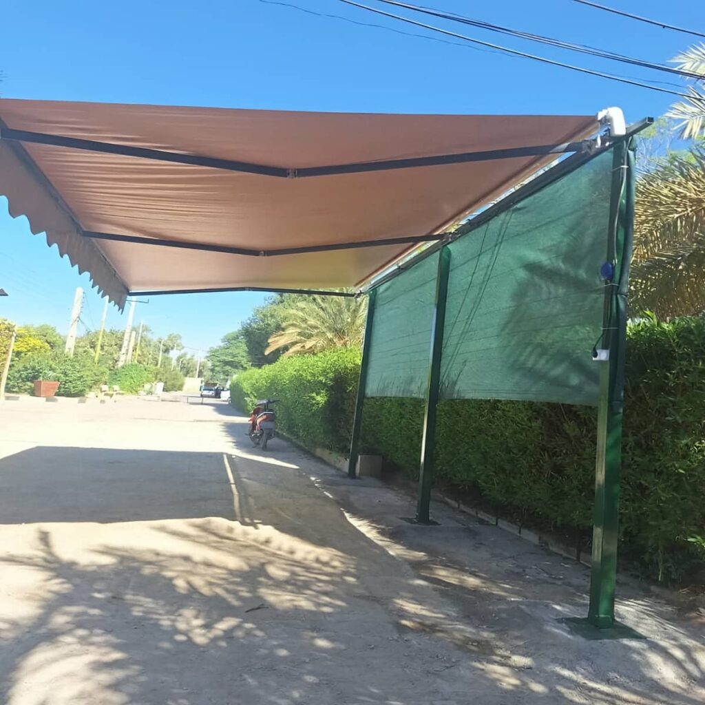سایبان برقی نصب شده روی نمای خانه یزد