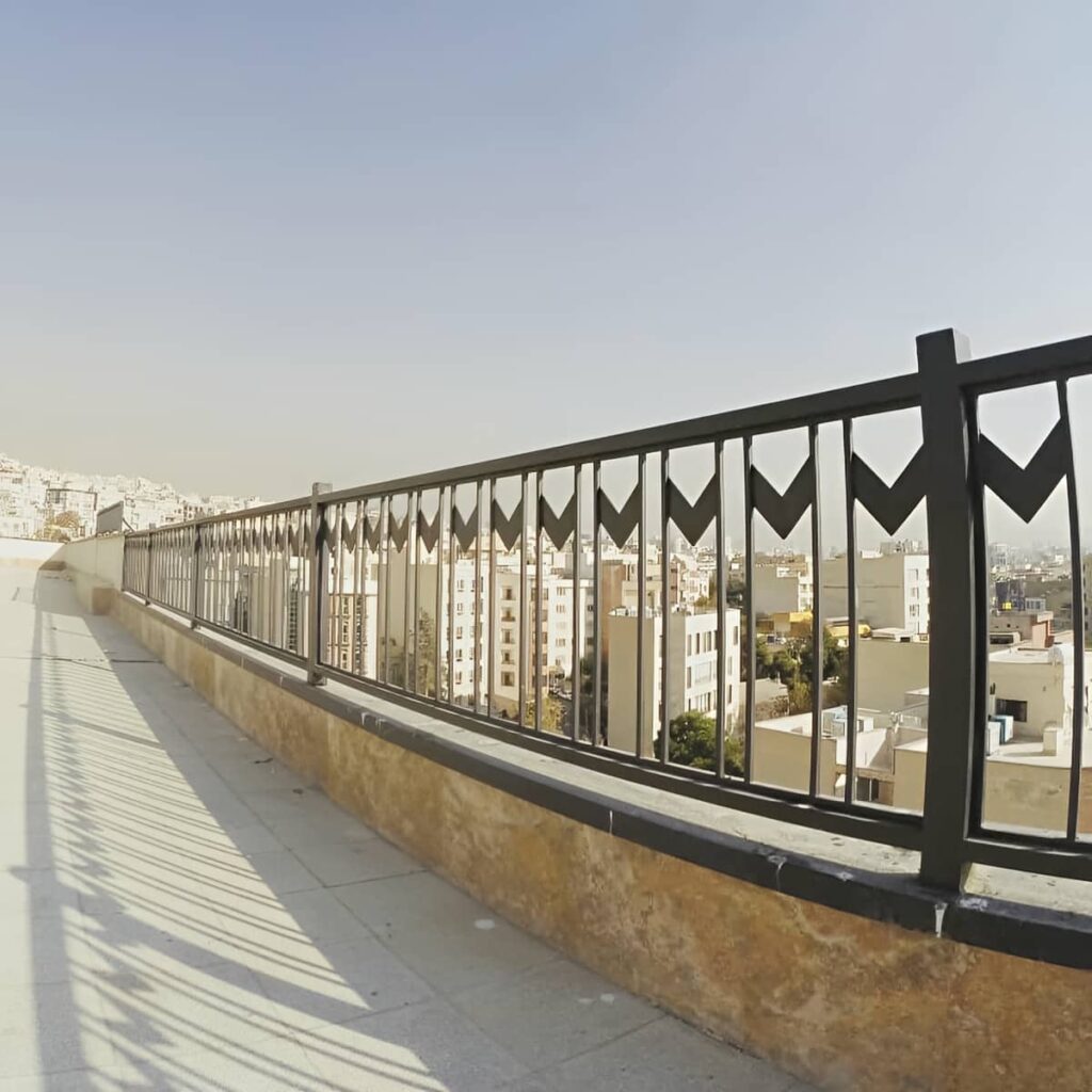 نرده پله ساده برای مسیر باریک