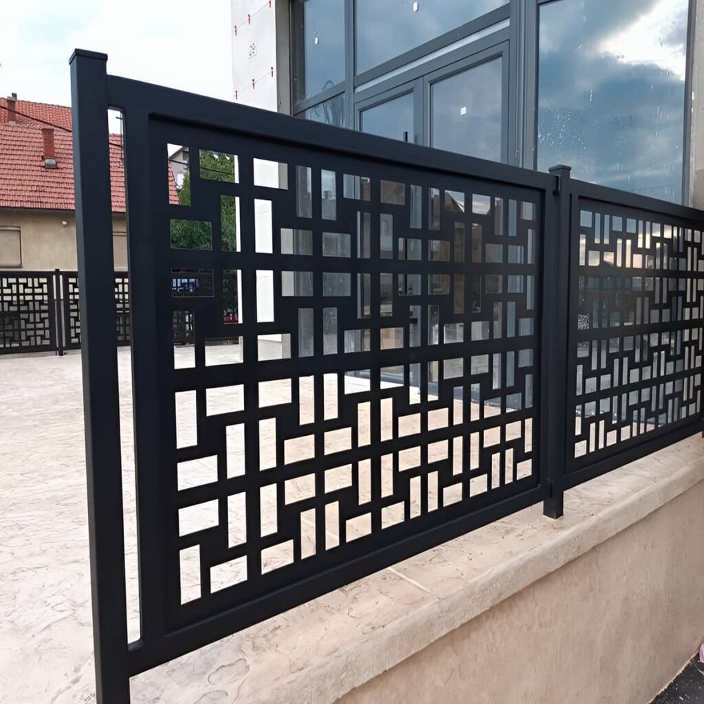 نرده تراس دهانه بزرگ در یزد