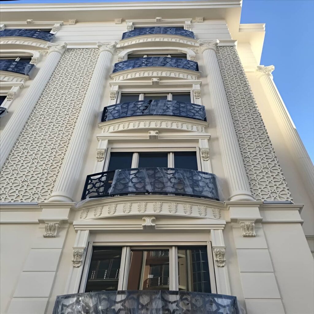 محافظ لبه تراس با فرم خطی