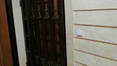 کرکره برقی سفید نمای ورودی خانه در یزد