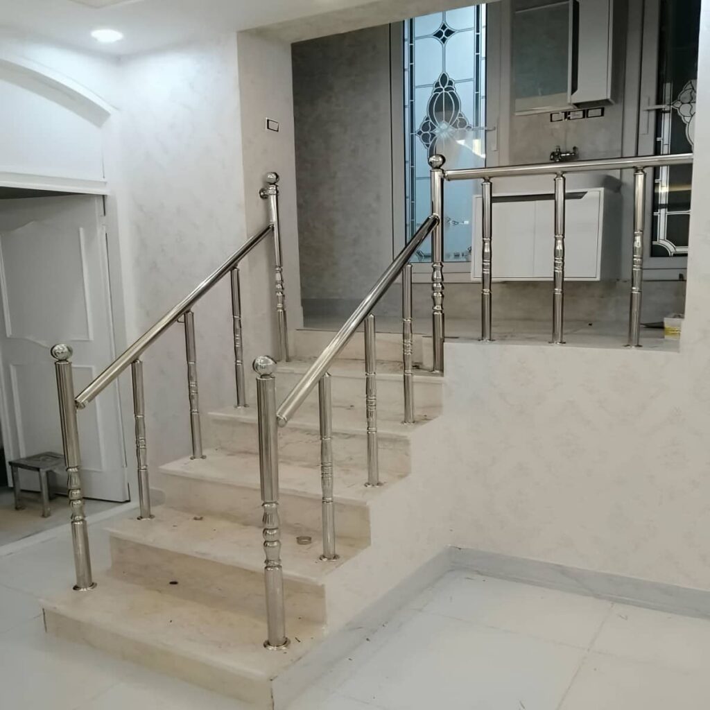 نرده پله استیل با فرم خطی