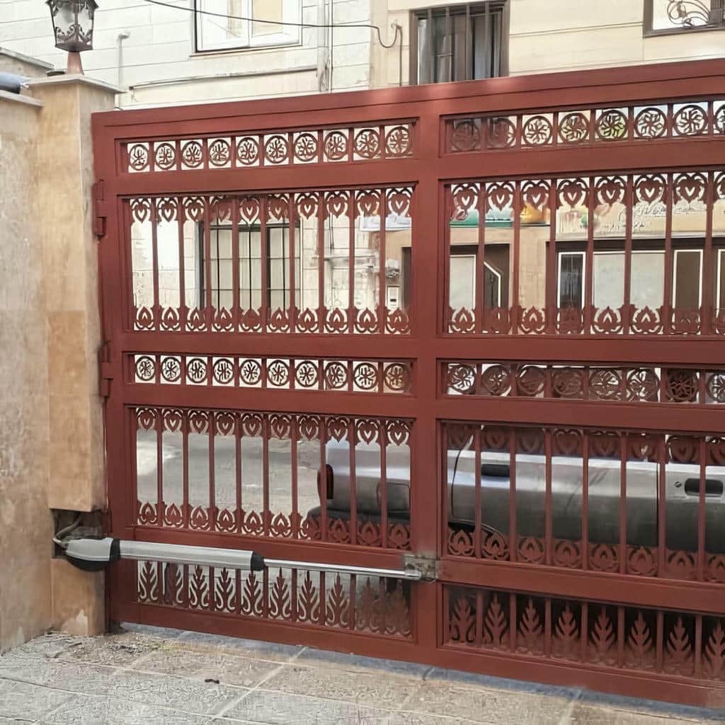 جک ریموت دار روی درب دو لنگه مدرن