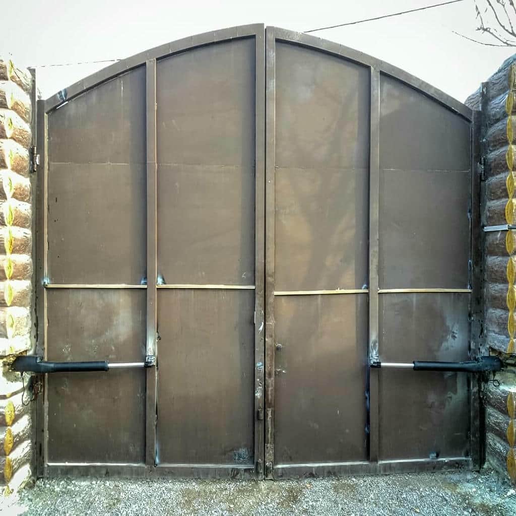 جک پارکینگی کنار درب پارکینگ آفتابگیر یزد