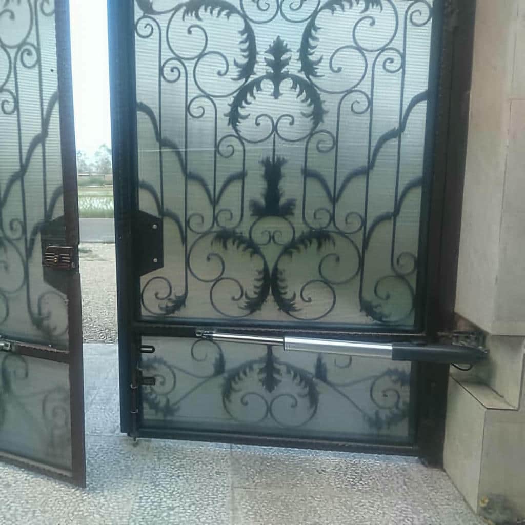 کرکره ریموت دار خاکستری برای آپارتمان یزد
