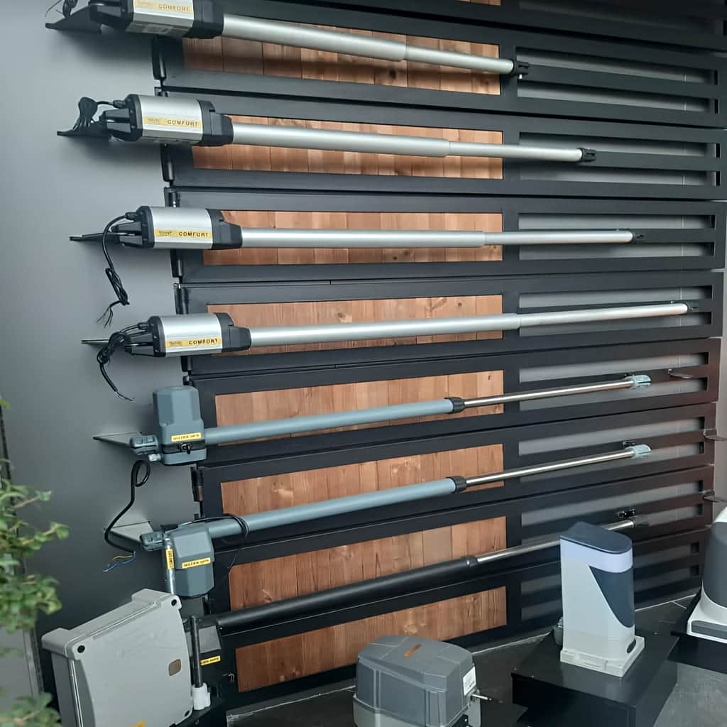 جک هیدرولیک کنار درب فلزی ویلایی یزد جک هیدرولیک کنار درب فلزی ویلایی یزد