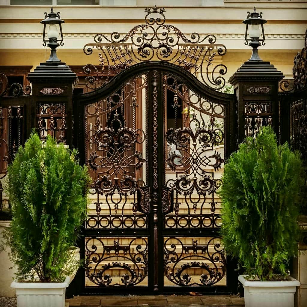 درب گلنردهدار مشکی سفارشی در یزد مرکز عرضه درب گلنردهدار سفارشی با انتخاب مطمئن در یزد